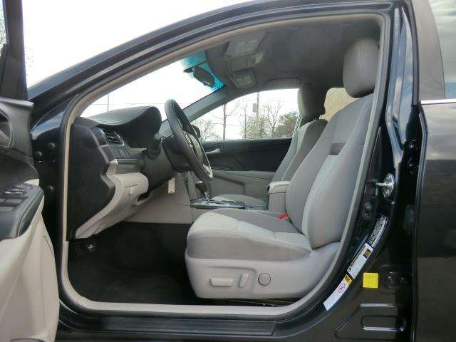 2014 Toyota Camry LE 31K Miles Backup Camera-Bluetooth-Clean CARFAX